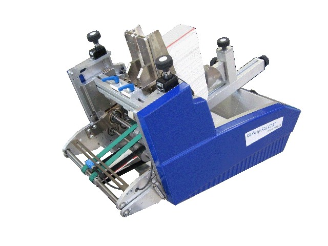 Sfogliatori e alimentatori automatici per cartoncini, buste e prodotti piani.