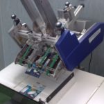 Sfogliatori e alimentatori automatici per cartoncini, buste e prodotti piani.