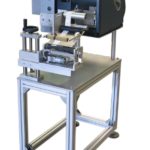 Etichettatrice semi-automatica serie PRX con unità di stampa Datamax per flaconi e prodotti cilindrici