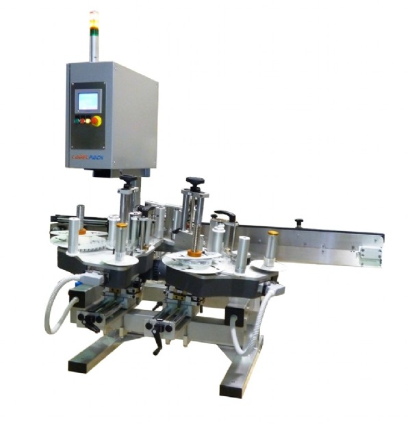 Sistema di eichettatura per applicazione fronte e retro su bottiglie e falconi cilindrici