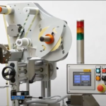 Sistema automatico per l’etichettatura di tubi cosmetici vuoti